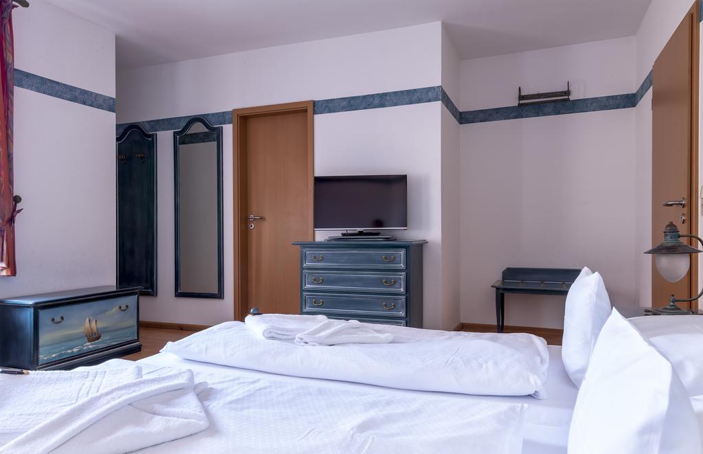 U-Nautic Restaurant & Pension Waren  Zewnętrze zdjęcie